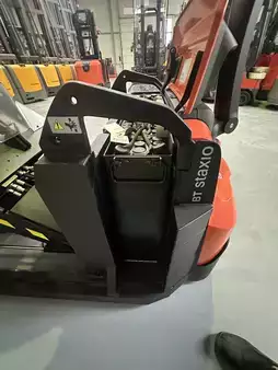 Ruční vysokozdvižný vozík 2018  Toyota SWE 120 XR * DEMO !!  REACH - MAST  +  Tilting Forks + S.S.  !! (16)