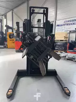Ruční vysokozdvižný vozík 2018  Toyota SWE 140 S - with PALLETCHANGER !! (11)