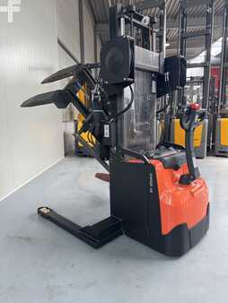 Pallet Stackers 2018  Toyota SWE 140 S - with PALLETCHANGER !! (9)