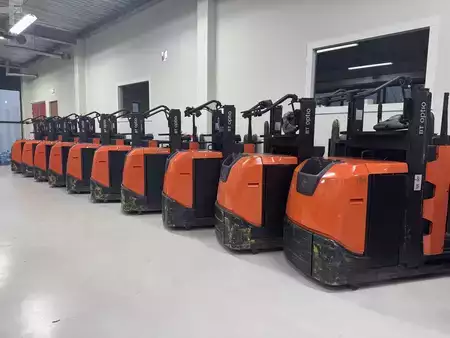 Plocktruckar vertikal 2020  Toyota 10 x OSE 100 - with SAFETY gates !! (4)