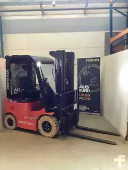 Eléctrico - 4 rodas 2023  EP Equipment EFL181 (2)