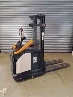 Stacker pedestre 2019  Crown DT3040-E-2.0-TL-2100 (1)