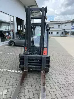 Nestekaasutrukki 2006  Linde H 35 T (3)