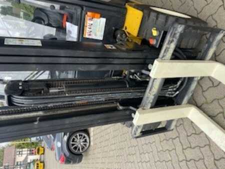 Container truck 2022  Yale GDP 3.0 N (4)