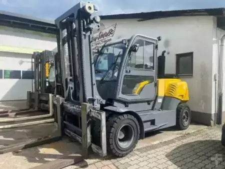 Dieselstapler 2008  OM XD100 (1)