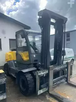 Dieselstapler 2008  OM XD100 (2)