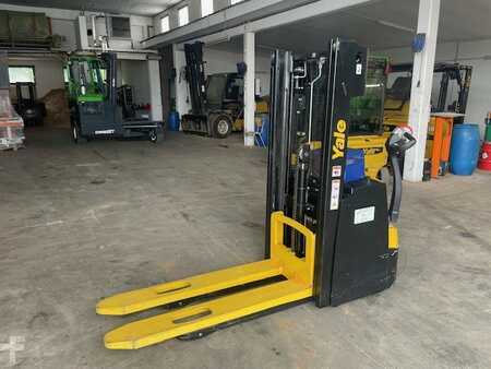Stacker pedestre 2019  Yale MS 16 (1)