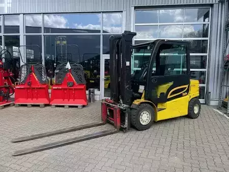 Elektromos 4 kerekű 2021  Yale ERP45VM (1)