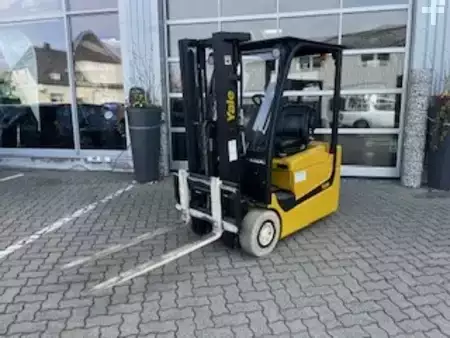 Elektro tříkolové VZV 2018  Yale ERP 15 VC (1)