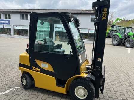 Carrello elevatore a gas 2011  Yale GLP 25 VX (2)