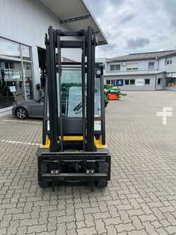 Carrello elevatore a gas 2011  Yale GLP 25 VX (3)