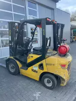 Empilhador a gás 2020  Yale GLP 25 UX (1)