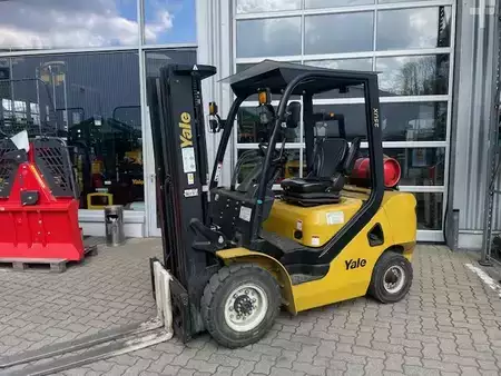 Empilhador a gás 2020  Yale GLP 25 UX (1)