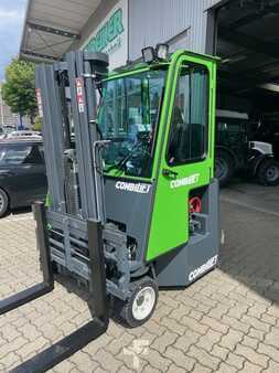 Empilhador Quatro caminhos 2025  Combilift CB 3000 (1)