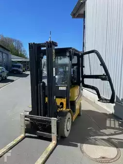 LPG Forklifts 2016  Yale GLP 20 SVX (2)