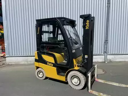 LPG Forklifts 2016  Yale GLP 20 SVX (1)