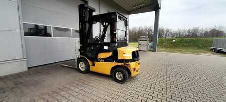 Dízel targoncák 2018  Yale GDP25MX (2)