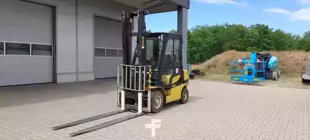 Chariots élévateurs diesel 2018  Yale GDP25MX (1)