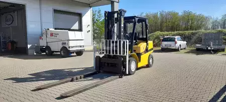 Chariots élévateurs diesel 2019  Yale GDP40VX5 (1)