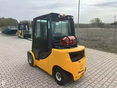 Treibgasstapler 2013  Jungheinrich TFG435S (2)
