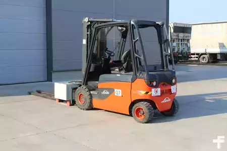 Elektromos 4 kerekű 2013  Linde E25L - 01 (3)
