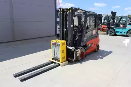 Elektromos 4 kerekű 2013  Linde E35L-01 (1)