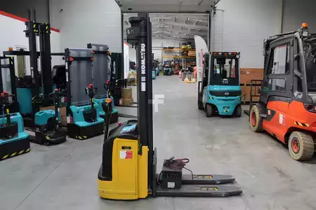 Stacker pedestre 2011  OM CN20 (NEW BATTERY) (1)