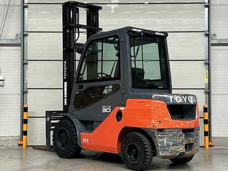 Diesel heftrucks 2023  Toyota 52-8FDF30 (2)