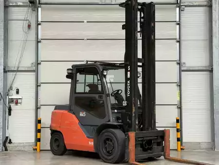 Dieseltruck 2015  Toyota 40-8FD45N (1)
