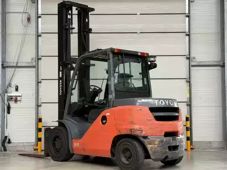 Dieseltruck 2015  Toyota 40-8FD45N (2)