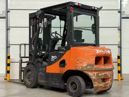 Chariots élévateurs diesel 2017  Doosan D 30 S-5 (2)