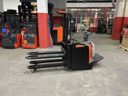 Stacker pedestre 2016  BT SPE 200 D (5)