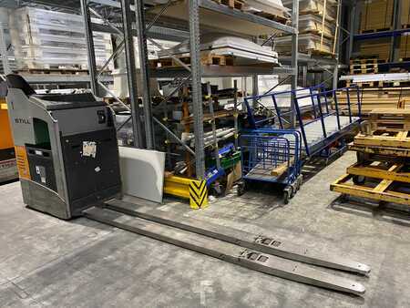 Porta-paletes elétrico com assento 2016 Still FS X 33 (4)