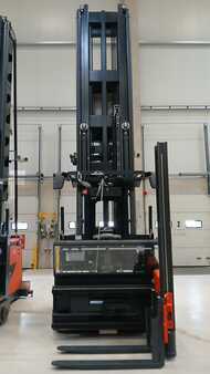 Empilhadores de via estreita 2022  Linde K (7)