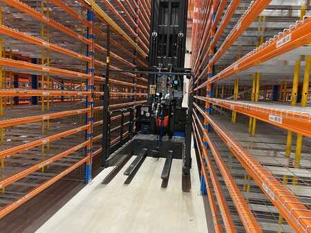 Schmalgangstapler 2022  Linde K (12)