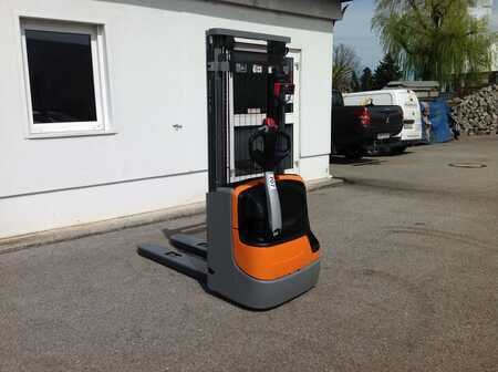 Stapelaars 2014 Still EXV10 mit Ravas Waage (1)