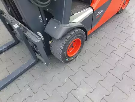 Elektryczne 4-kołowe 2025  Linde E20PL (6)