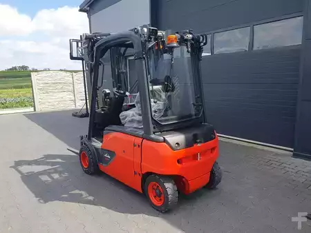 Elektryczne 4-kołowe 2025  Linde E20PL (5)