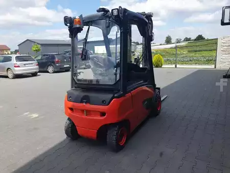 Elektryczne 4-kołowe 2025  Linde E20PL (8)