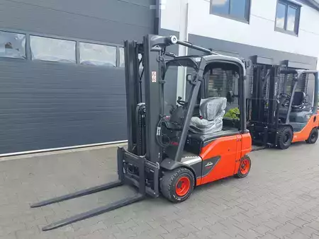 Elektryczne 4-kołowe 2025 Linde E20PL (2)