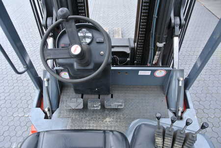 LPG Forklifts 2009  Raniero C120H-G (5)