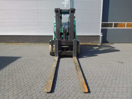 LPG heftrucks 2006  Mitsubishi FGC60K (4)