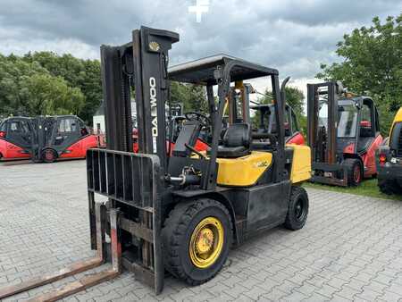 Elektro čtyřkolový VZV 2000  Daewoo D 45 SC (1)