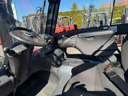 Elektryczne 4-kołowe 2020  Linde E 30 H 01 - 600 (2)