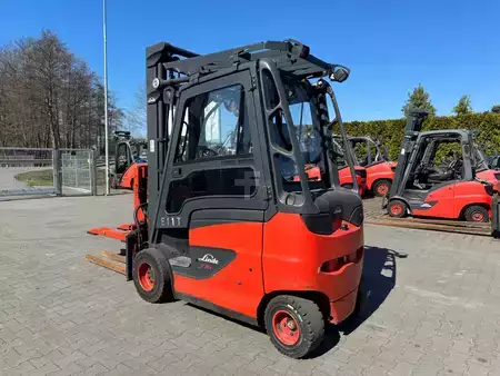 Elektryczne 4-kołowe 2020  Linde E 30 H 01 - 600 (4)