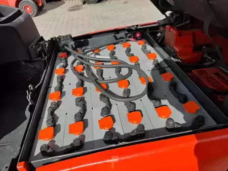 Elektryczne 4-kołowe 2011  Linde E 16 P 386 (4)