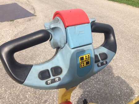 Electric Pallet Trucks 2012  Hyster P2.2AC (3)