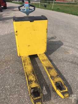Electric Pallet Trucks 2012  Hyster P2.2AC (4)