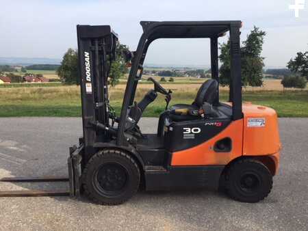 Carrelli elevatori diesel 2014  Doosan 30A  PRO 5 (1)