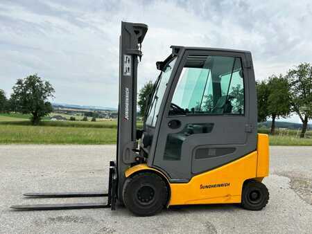 Carrelli elettrici 4 ruote 2016  Jungheinrich EFG 425 (1)